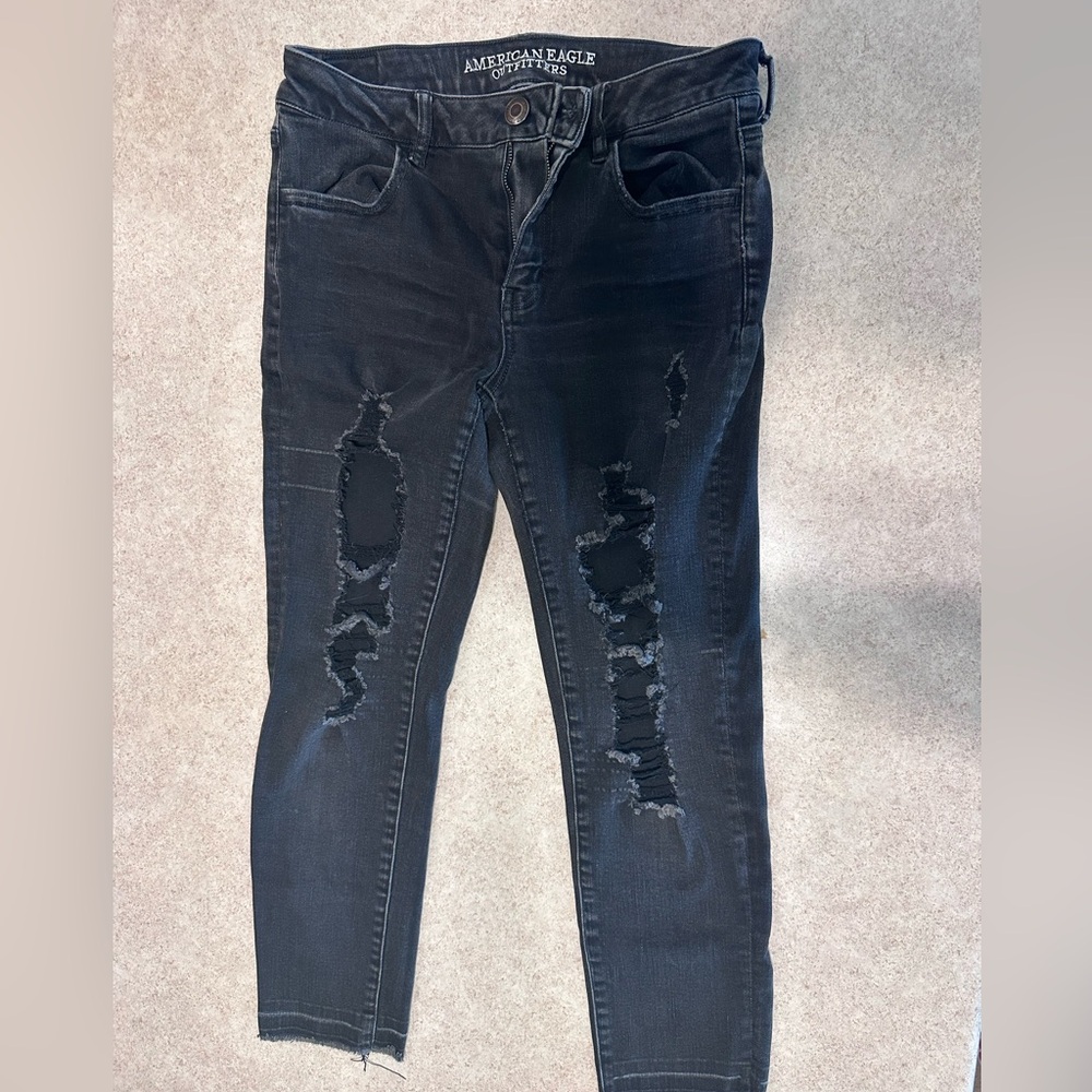 American Eagle Distressed Cropped Jeans